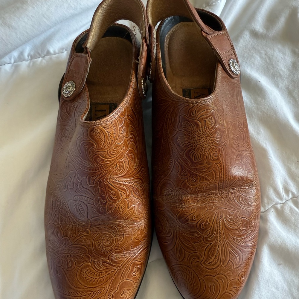 Ariat Brown Embossed Leather mules size 7 women’s